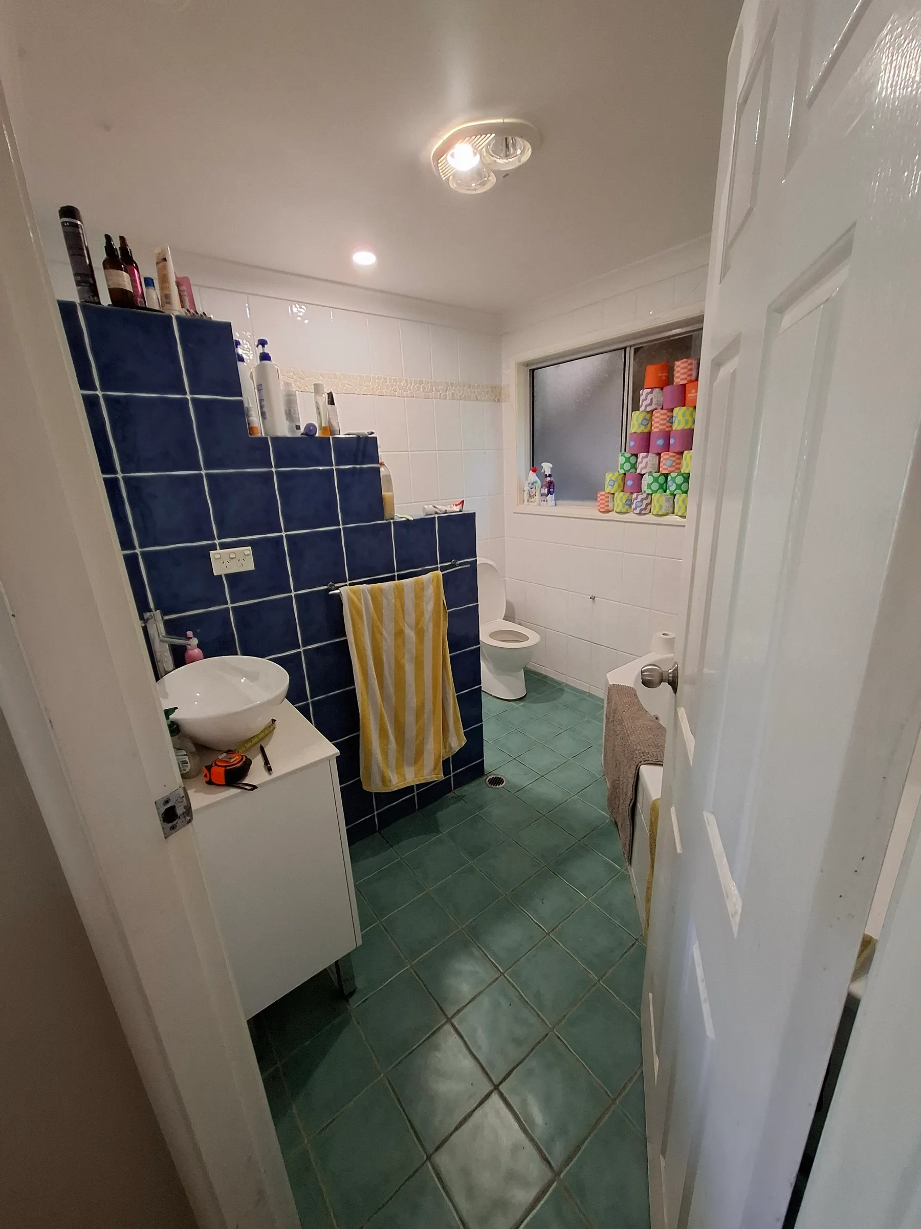 Main bathroom, before renovation